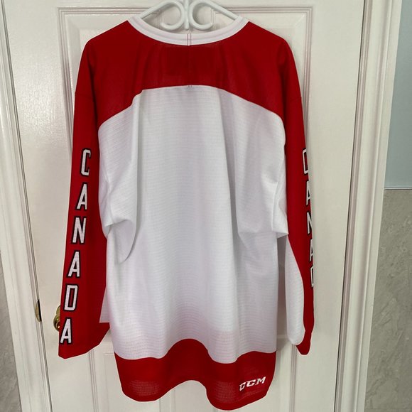 CCM Canada Hockey Jersey Size L - Picture 6 of 11